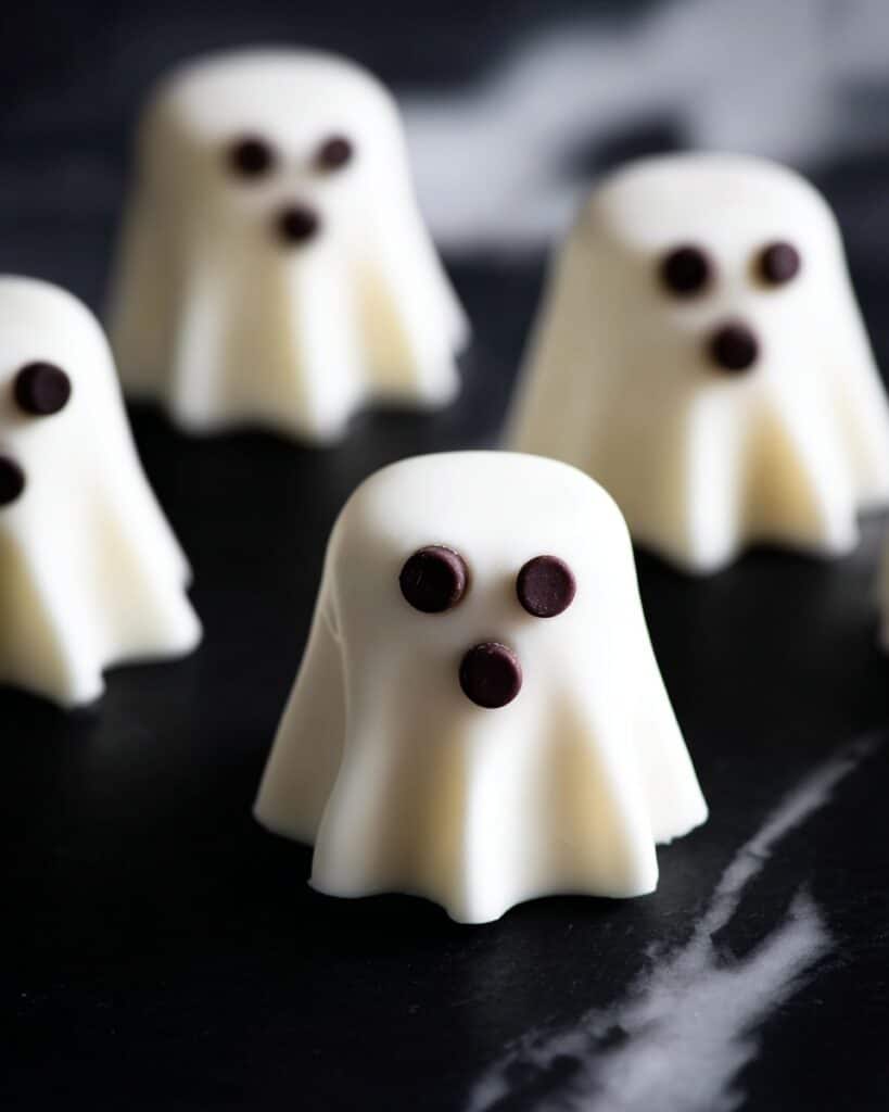 Marshmallow Ghosts: Easy Halloween Treats Recipe